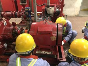 Thợ sửa máy bơm PCCC bị cháy động cơ