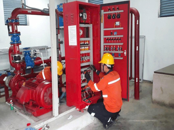Thợ sửa máy bơm PCCC motor bị nóng