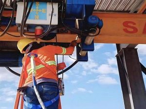 Thợ sửa cầu trục không nâng tải tại TPHCM