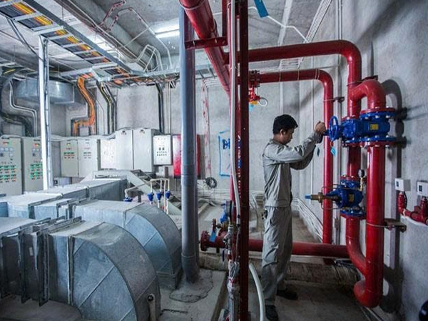 Thợ sửa máy bơm PCCC không khởi động