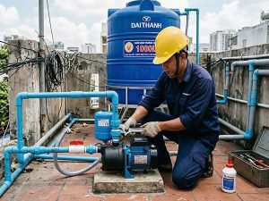 Thợ sửa máy bơm tăng áp không khởi động