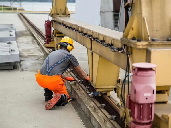 Thợ sửa cầu trục tại phường Hòa Lợi